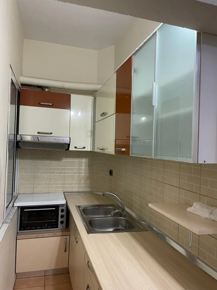 Tirane, jepet me qera apartament 2+1 Kati 3, 80 m² 500 € (Vilat Gjermane)