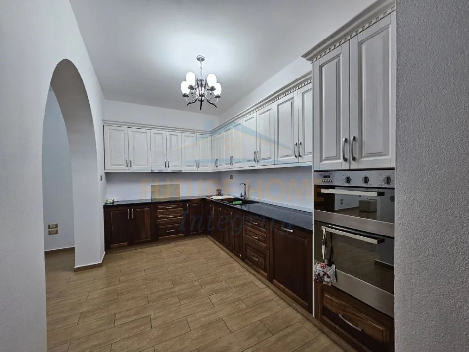 Tirane, jepet me qera apartament 2+1 Kati 2, 115 m² 500 € (RRUGA KRISTAQ CAPO)