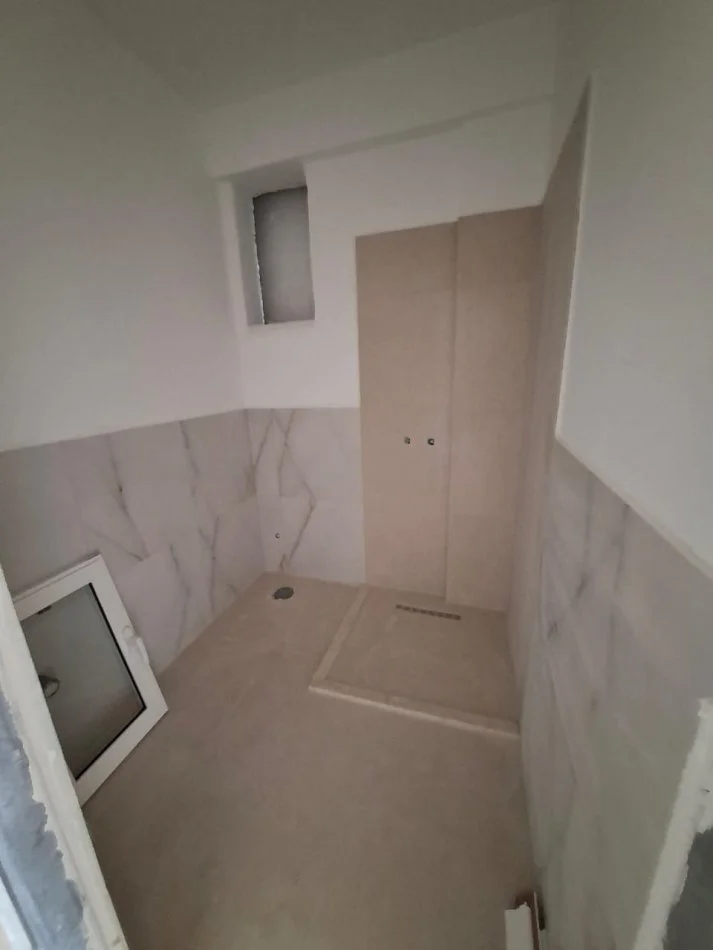 Vlore, shitet apartament 2+1+Ballkon Kati 10, 115 m² (Prane, Hotel Martinit, Vlore)