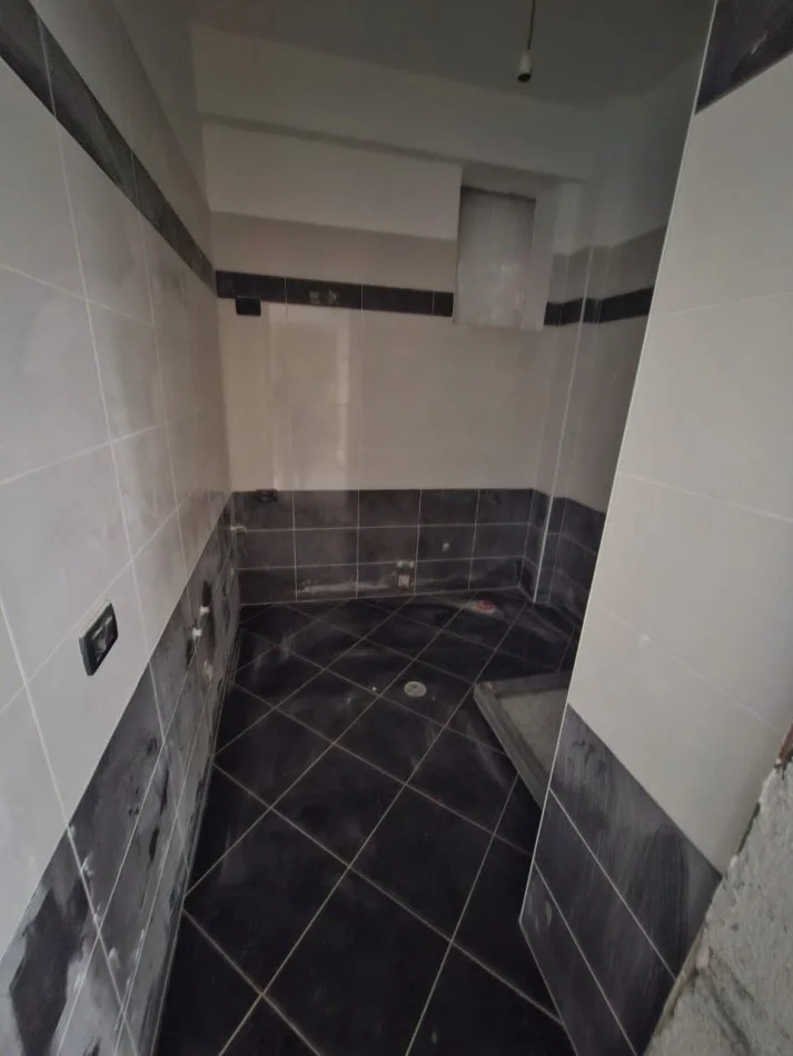 Vlore, shitet apartament 2+1+Ballkon Kati 10, 115 m² (Prane, Hotel Martinit, Vlore)