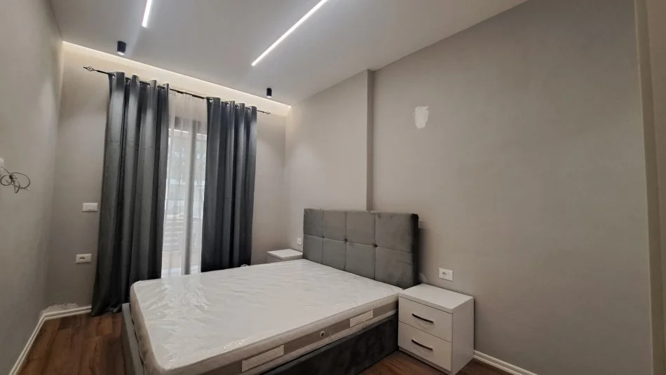 Vlore, shitet apartament 1+1+Ballkon Kati 1, 97 m² 115.000 € (ish "Kombinati i Peshkut", Vlore)