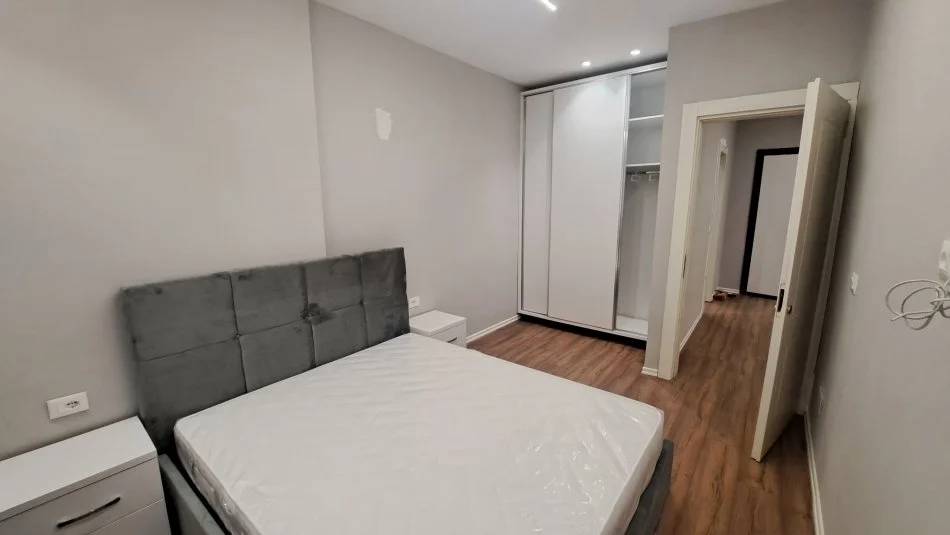 Vlore, shitet apartament 1+1+Ballkon Kati 1, 97 m² 115.000 € (ish "Kombinati i Peshkut", Vlore)
