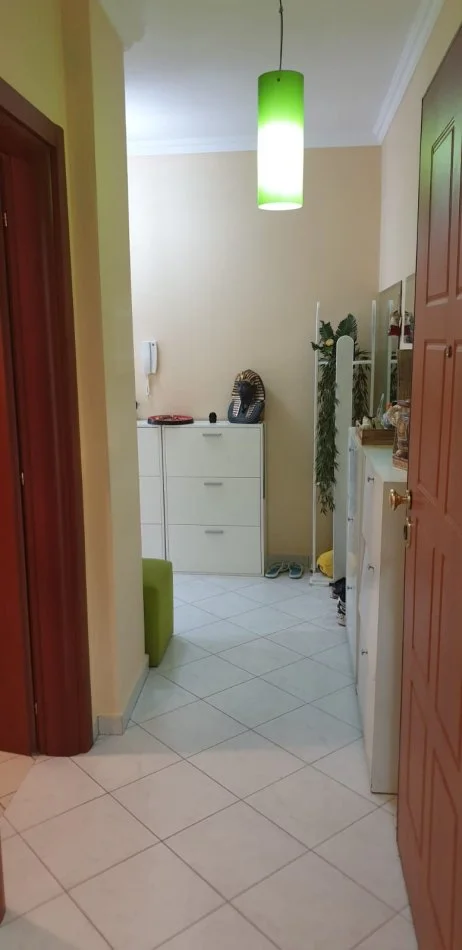 Tirane, jepet me qera apartament 2+1 Kati 7, 85 m² 450 € (misto mame)