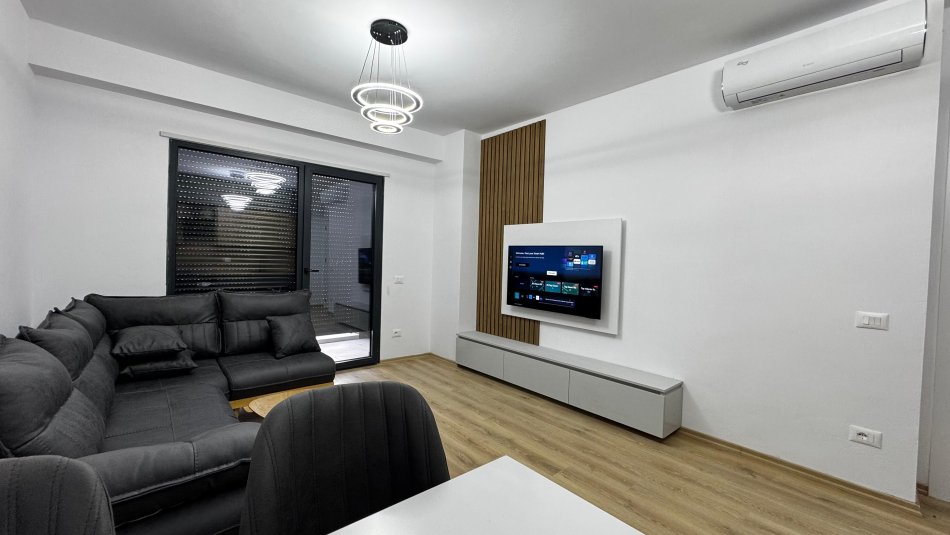 Tirane, jepet me qera 1+1 , 80 m² 500 € (Bulevardi i Ri)