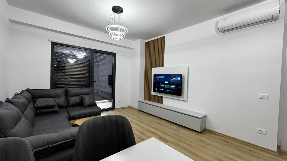 Tirane, jepet me qera 1+1 , 80 m² 500 € (Bulevardi i Ri)