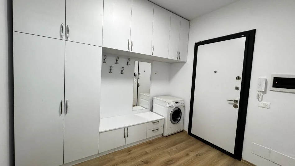 Tirane, jepet me qera 1+1 , 80 m² 500 € (Bulevardi i Ri)