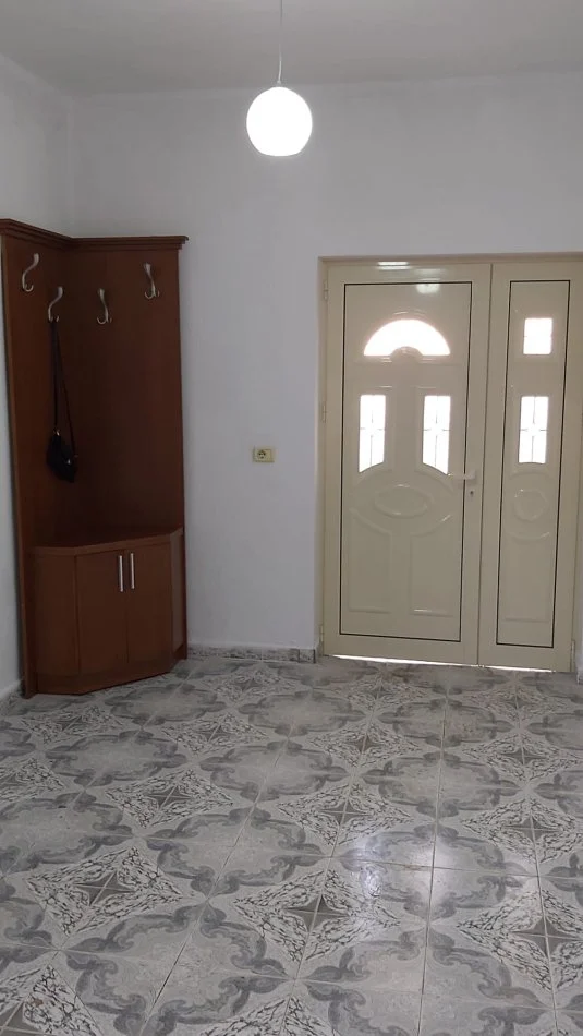Tirane, Shtepi private me qira Kati 0, 89 m² 39 000 ALL  (Bulevardi Ri)