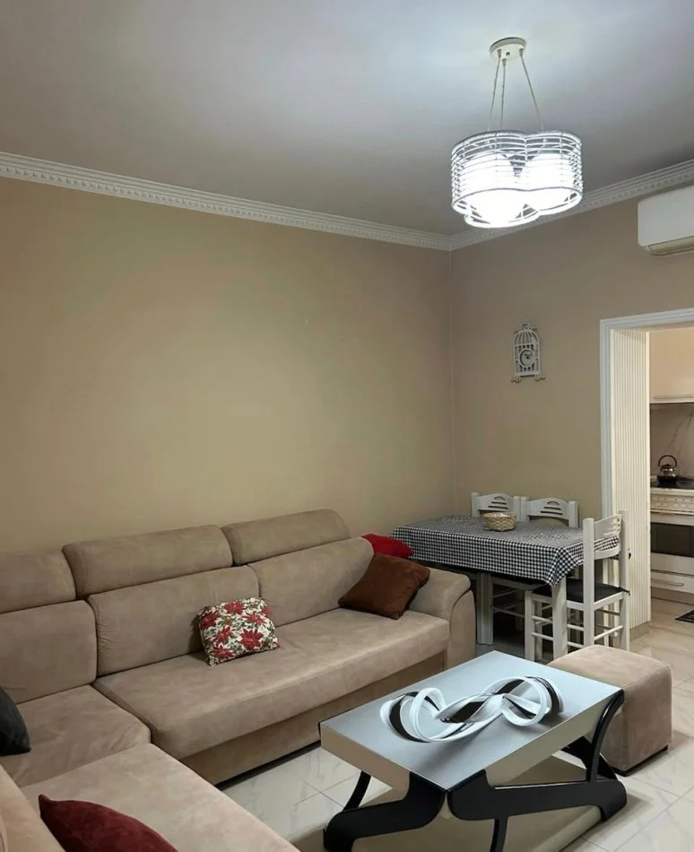 Tirane, shitet apartament 1+1 Kati 3, 53 m² (Rruga Hoxha Tahsim, prane Bar Oslo)