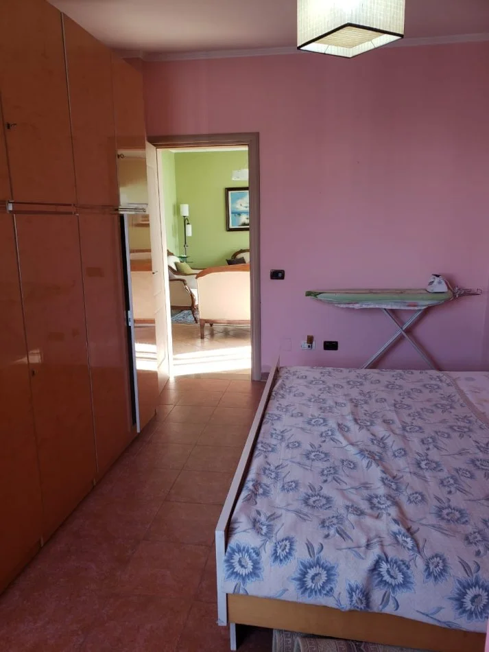 Tirane, jepet me qera apartament 2+1 Kati 8, 100 m² 600 € (Komuna e Parisit)