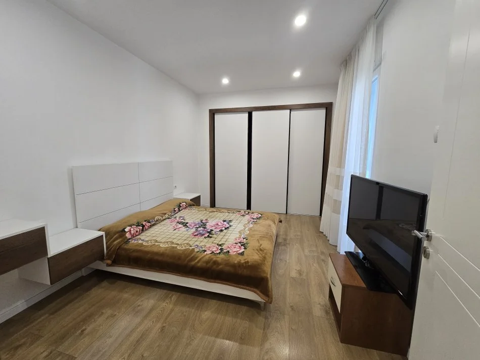 Jepet me Qera  2+1 , 650€ (IRFAN TOMINI)