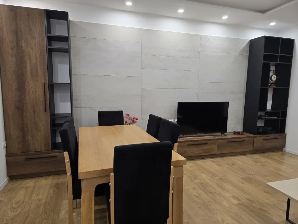 Jepet me Qera  2+1 , 650€ (IRFAN TOMINI)