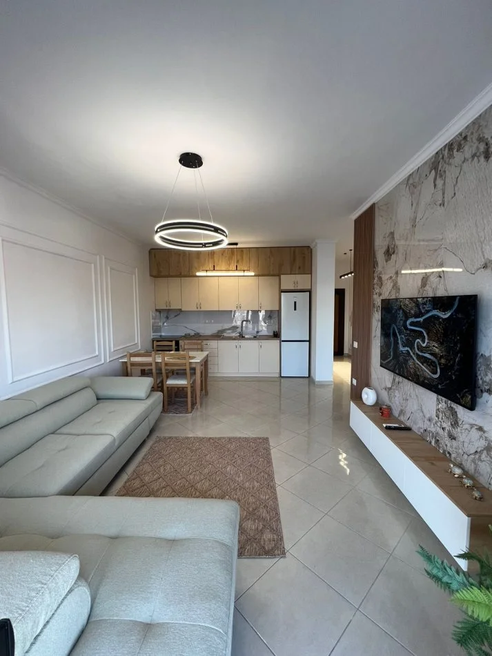 Tirane, shitet apartament 2+1+Ballkon Kati 8, 98 m² 143.000 € (astiri)