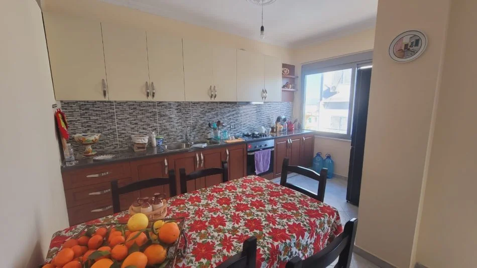 !DHENE! Durres, jepet me qera apartament 2+1+Ballkon Kati 4, 110 m² 350 € (Lagjia 8)