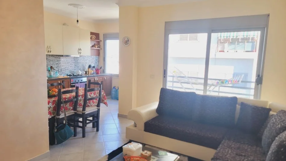 !DHENE! Durres, jepet me qera apartament 2+1+Ballkon Kati 4, 110 m² 350 € (Lagjia 8)