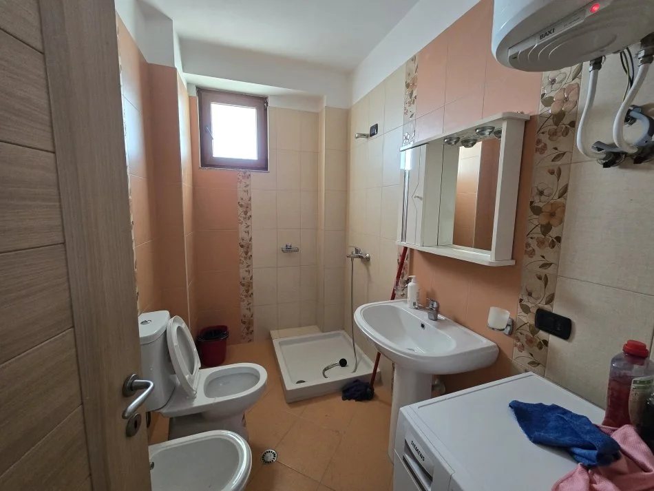 Durres, jepet me qera apartament 2+1 Kati 6, 98 m² 400 € 