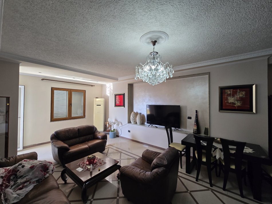Durres, jepet me qera apartament 2+1 Kati 6, 98 m² 400 € 