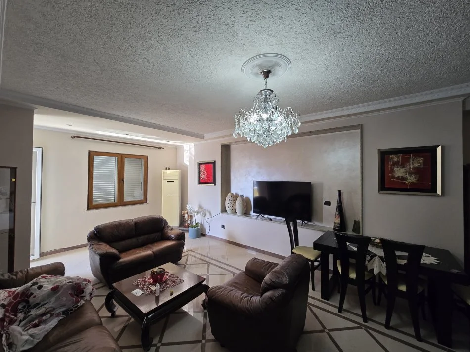 Durres, jepet me qera apartament 2+1 Kati 6, 98 m² 400 € 