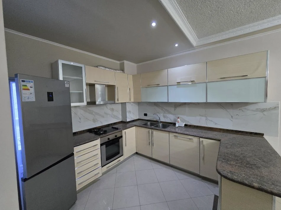 Durres, jepet me qera apartament 2+1 Kati 6, 98 m² 400 € 