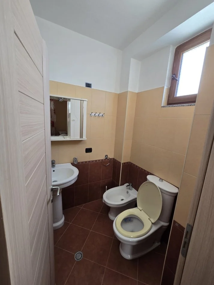 Durres, jepet me qera apartament 2+1 Kati 6, 98 m² 400 € 