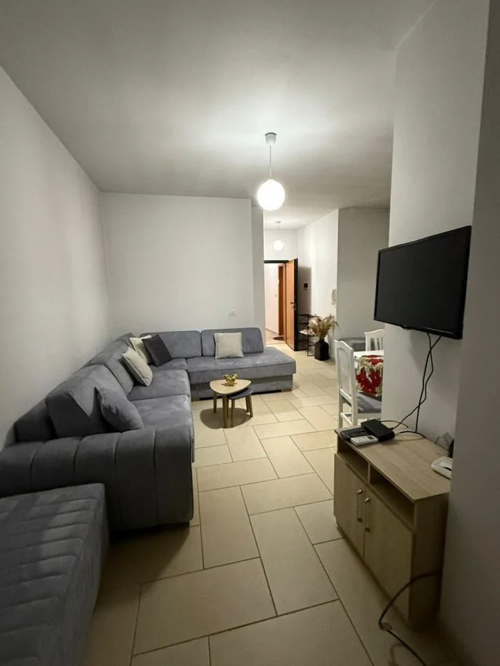 Tirane, jepet me qera apartament 1+1+Ballkon Kati 10, 60 m² 600 € (9-Kateshet)