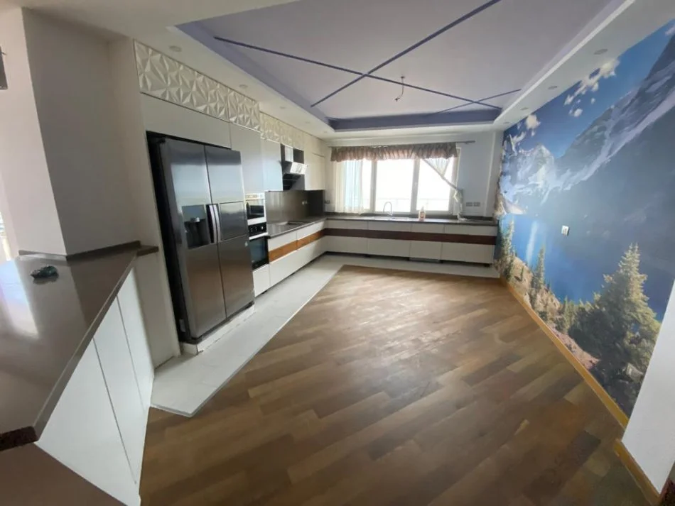 Durres, shitet apartament 3+1+Aneks+Ballkon , 250 m² 310.000 € (Plazh, Te rrota kuqe.)