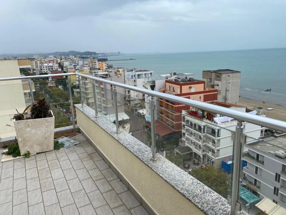 Durres, shitet apartament 3+1+Aneks+Ballkon , 250 m² 310.000 € (Plazh, Te rrota kuqe.)