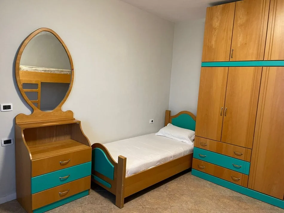 Tirane, jepet me qera apartament 1+1 Kati 7, 550 € (21 Dhjetori, pranë Supermarket Joena.)