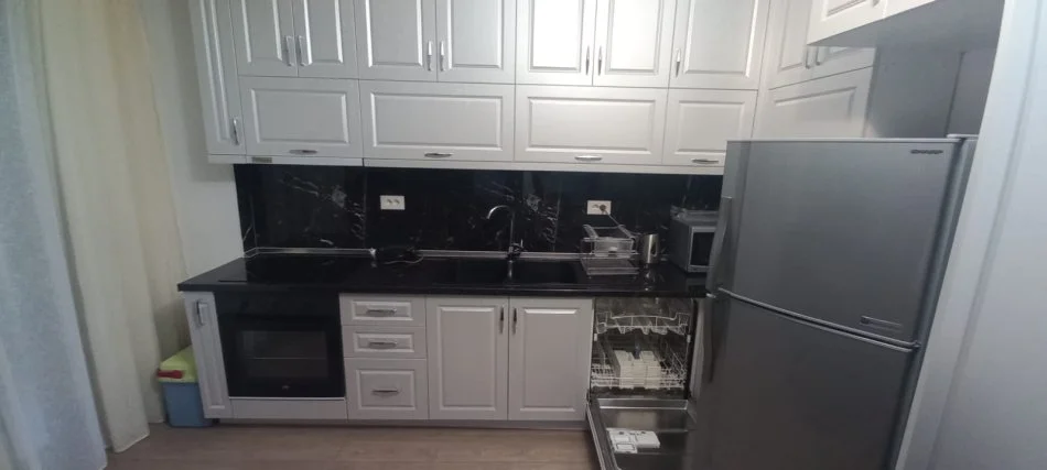 Tirane, jepet me qera apartament 1+1+Ballkon Kati 4, 73 m² 650 € (Kodra e Diellit)