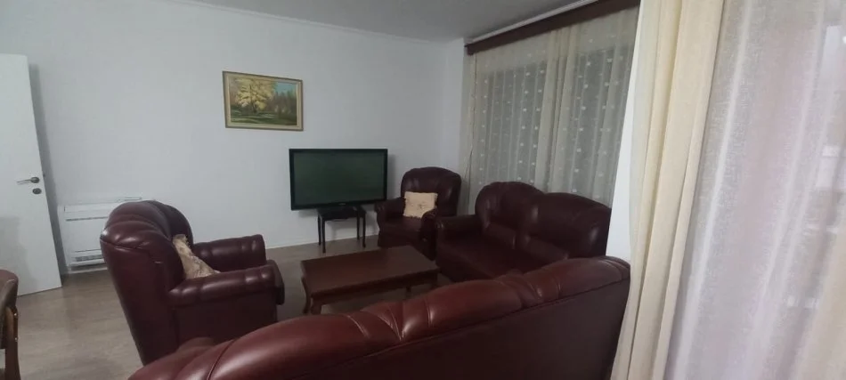 Tirane, jepet me qera apartament 1+1+Ballkon Kati 4, 73 m² 650 € (Kodra e Diellit)