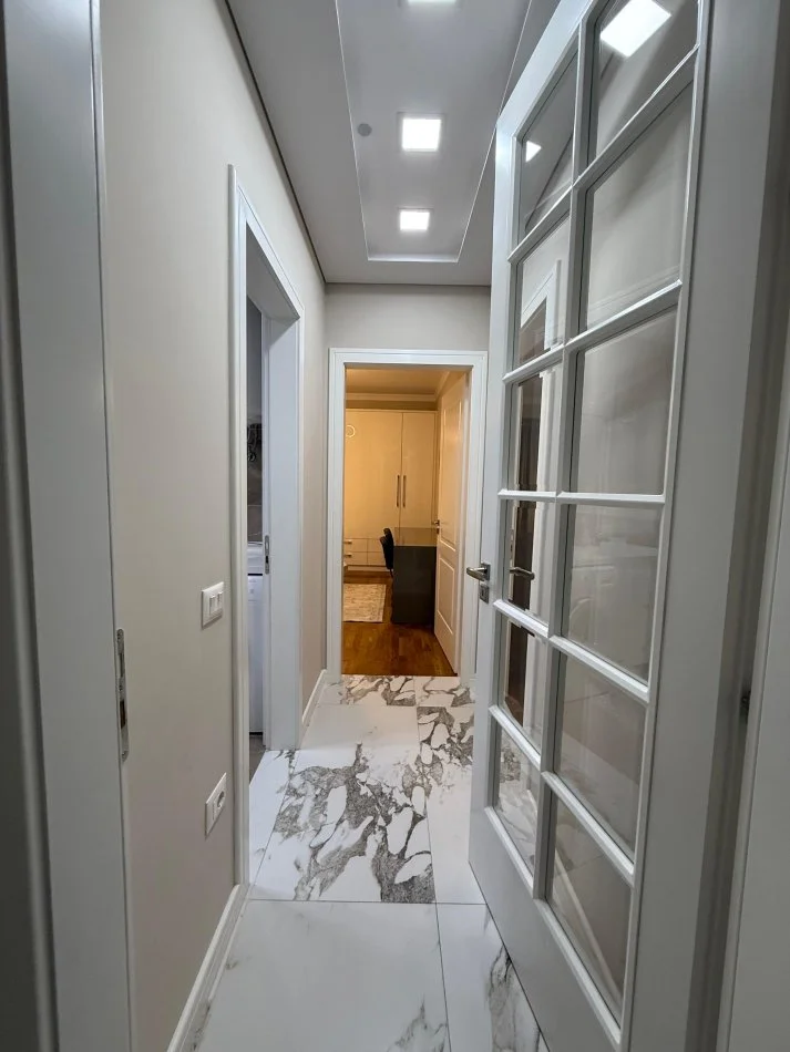 Tirane, jepet me qera apartament 2+1+Ballkon Kati 4, 125 m² 1.200 € (Parku Olimpik)