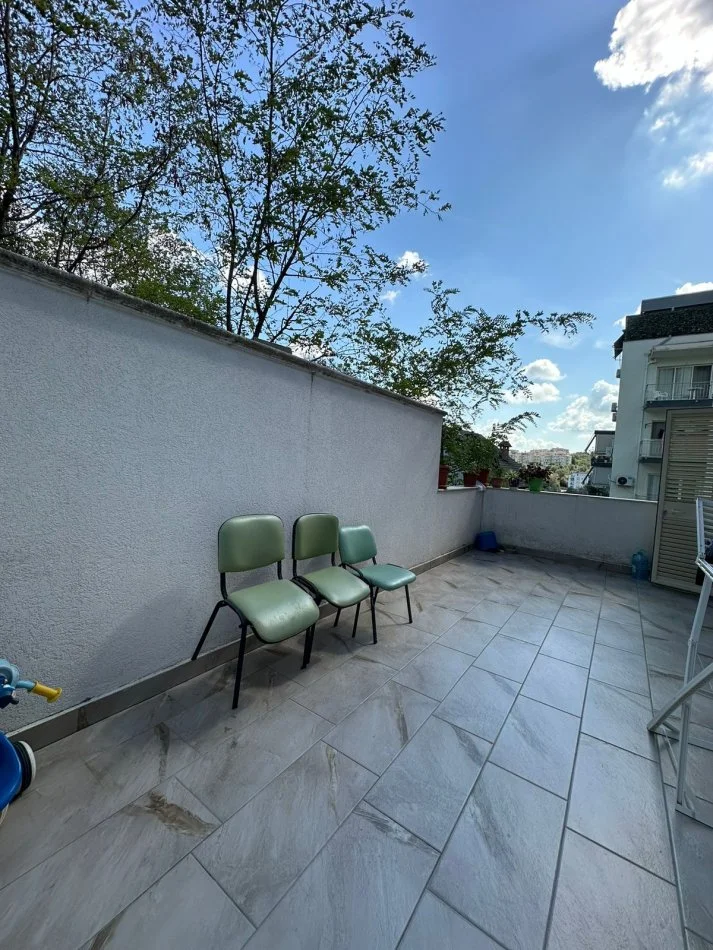 Tirane, shitet apartament 3+1+Ballkon Kati 2, 122 m² 215.000 € (Selite e Vjeter)