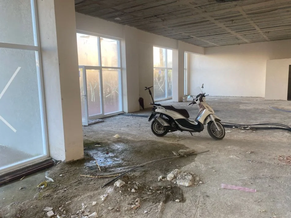 Tirane, jap me qera vetem 1 dhome 1 Katshe Kati 0, 175 m² 2.000 € (Ish Fusha Aviacionit)