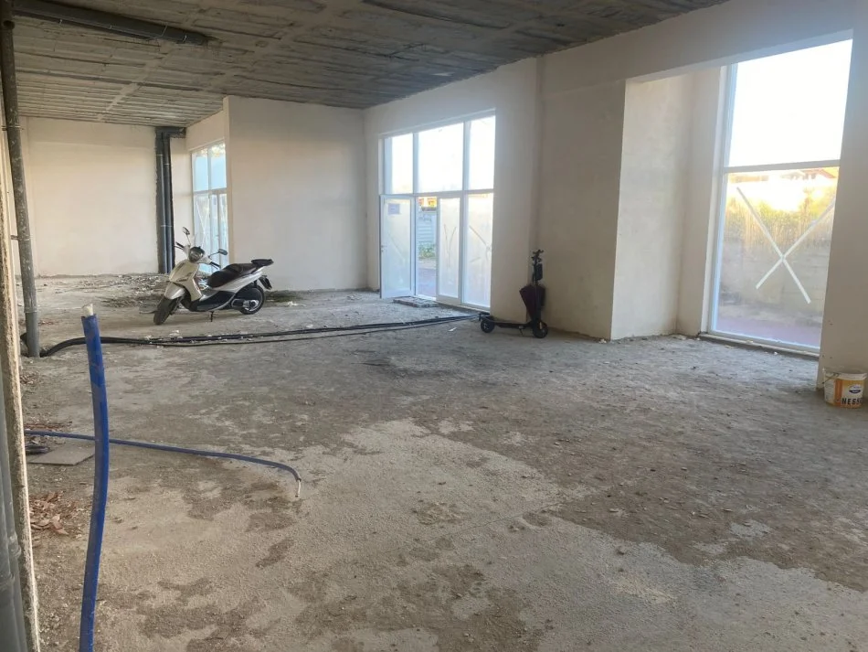 Tirane, jap me qera vetem 1 dhome 1 Katshe Kati 0, 175 m² 2.000 € (Ish Fusha Aviacionit)