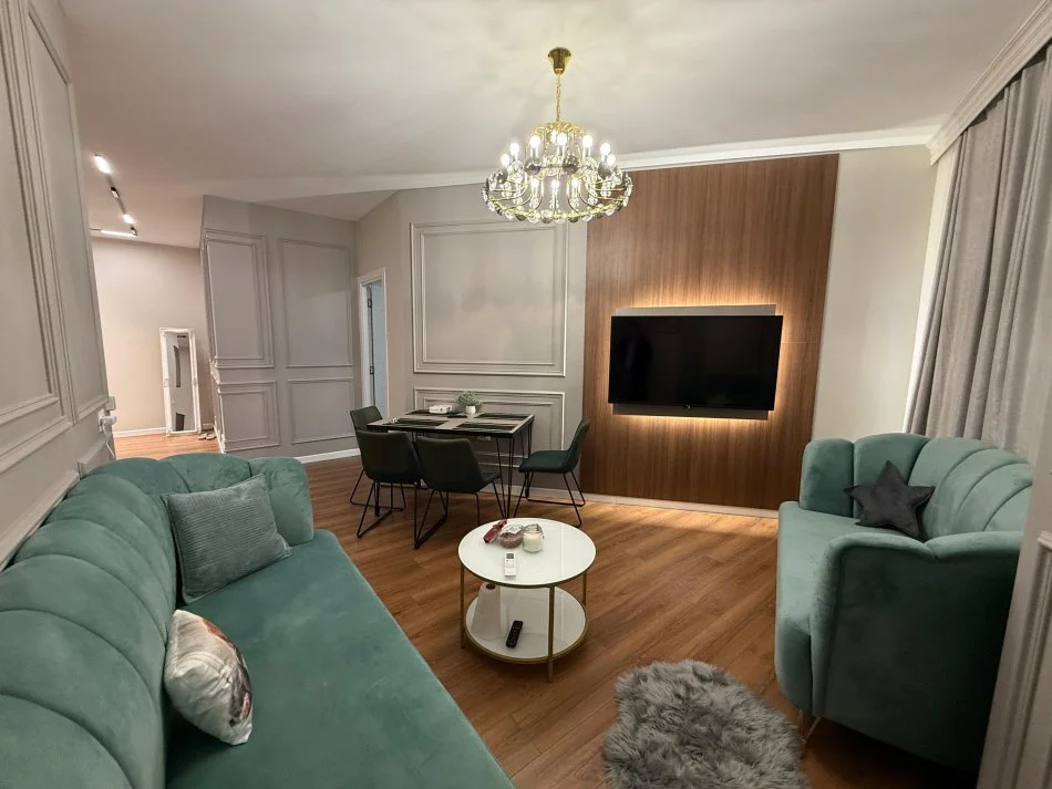 Tirane, jepet me qera apartament 2+1 , 84 m² 800 € (KOMUNA E PARISIT)