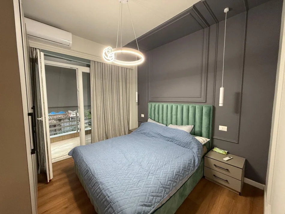 Tirane, jepet me qera apartament 2+1 , 84 m² 800 € (KOMUNA E PARISIT)