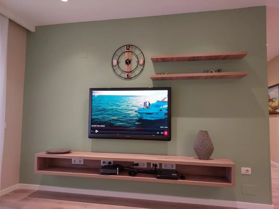 Tirane, jepet me qera apartament 2+1+Aneks Kati 3, 102 m² 1.000 € (Adresa Rr e Elbasanit, prane Fakultetit Ekonomik Tirane.)