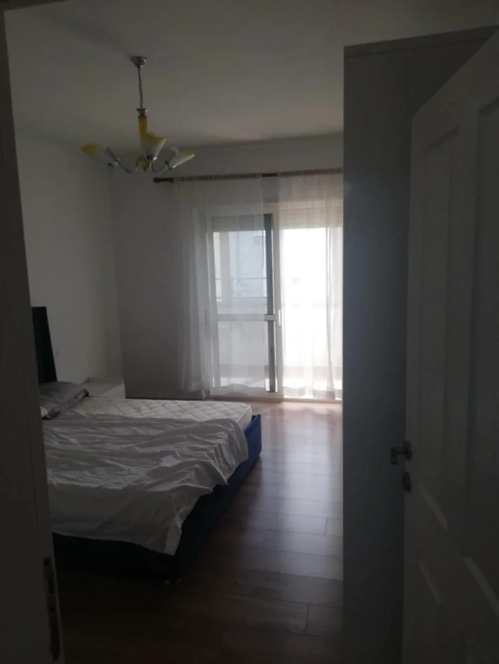 Durres, jepet me qera apartament 1+1+Ballkon Kati 5, 80 m² 380 € 