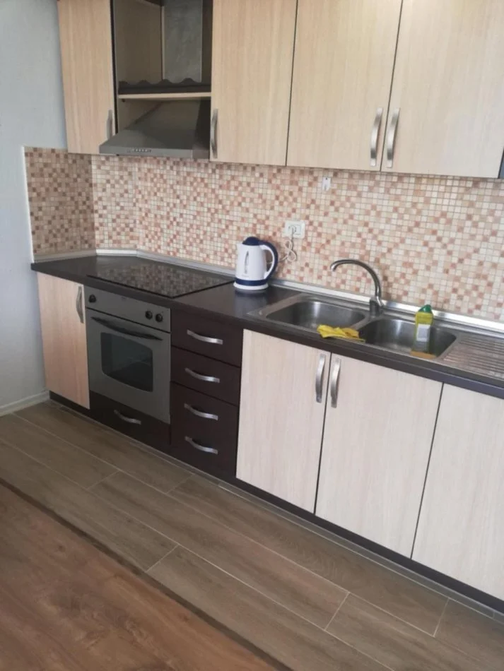 Durres, jepet me qera apartament 1+1+Ballkon Kati 5, 80 m² 380 € 
