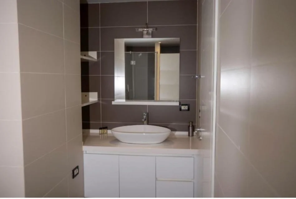 Tirane, jepet me qera apartament Kati 4, 123 m² 1.400 € (Rruga Sami Frasheri, Kompleksi NOBIS)