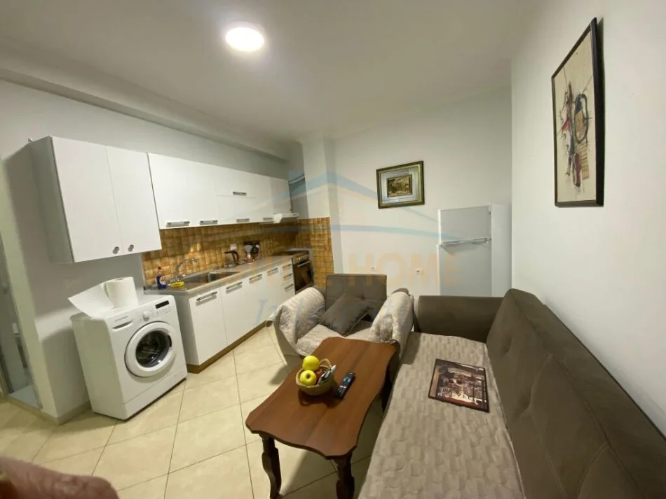 Tirane, jepet me qera apartament 1+1 Kati 8, 68 m² 500 € (RRUGA ELBASANIT)