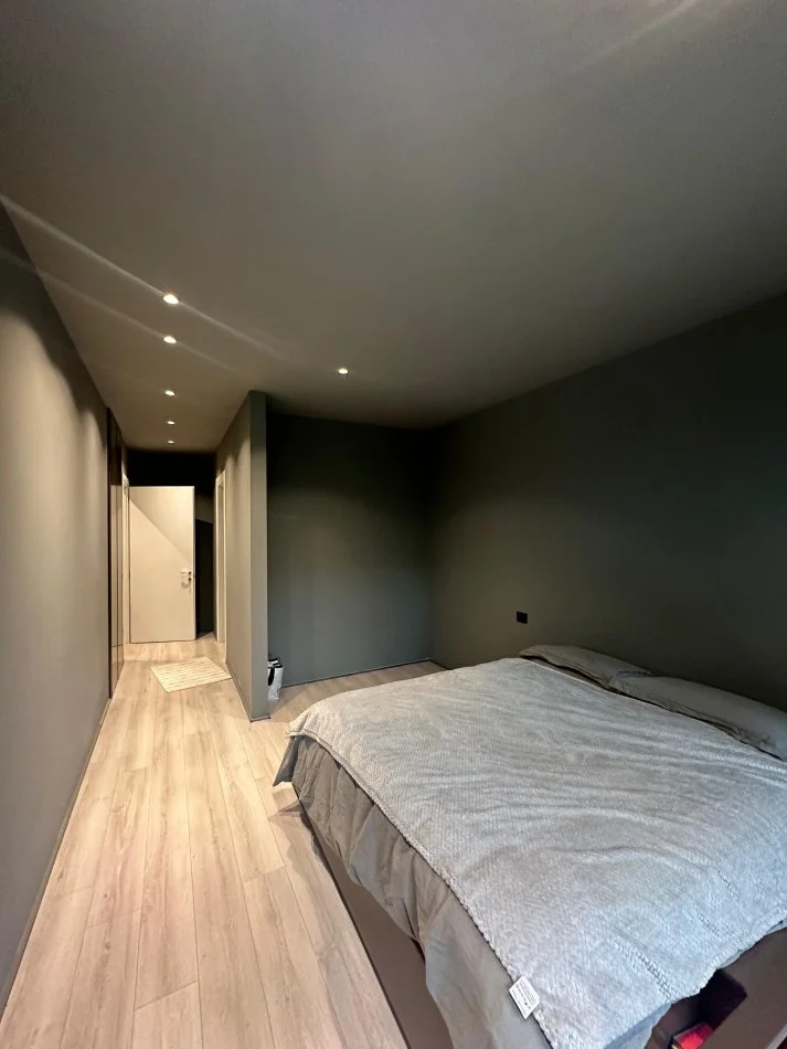 Tirane, jepet me qera apartament 2+1+Ballkon Kati 4, 105 m² 2.000 € (Lion Park)