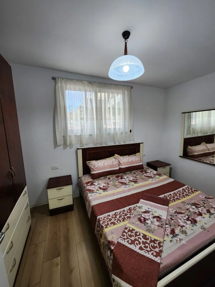 Tirane, jap me qera apartament 2+1+Ballkon Kati 5, 85 m² 450 € (Kodra e Diellit)