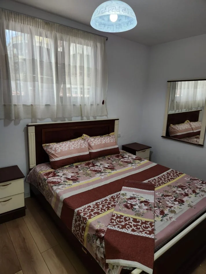 Tirane, jap me qera apartament 2+1+Ballkon Kati 5, 85 m² 450 € (Kodra e Diellit)