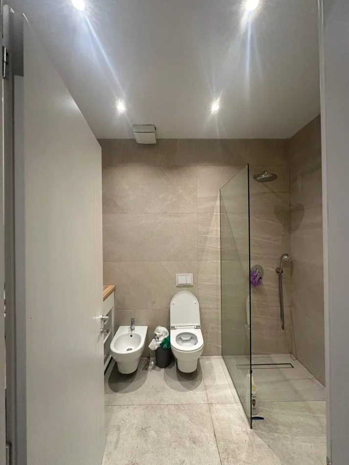 Tirane, jap me qera 2+1+Ballkon Kati 4, 105 m² 2.000 € (Lion Park Rezidenc)