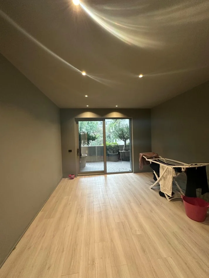 Tirane, jap me qera 2+1+Ballkon Kati 4, 105 m² 2.000 € (Lion Park Rezidenc)