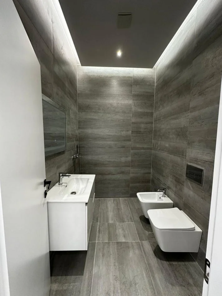 Tirane, jap me qera apartament 1+1 Kati 2, 101 m² 225.000 € (Rr.Kavajes)