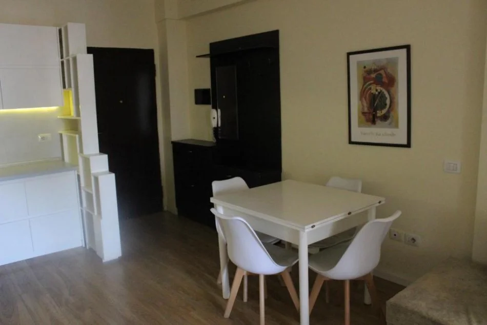 Tirane, jepet me qera apartament 2+1 Kati 3, 70 m² 600 € (Rruga e Barrikadave)