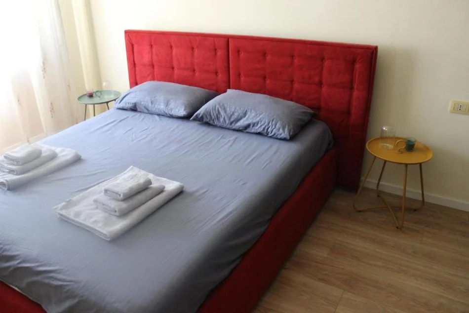 Tirane, jepet me qera apartament 2+1 Kati 3, 70 m² 600 € (Rruga e Barrikadave)