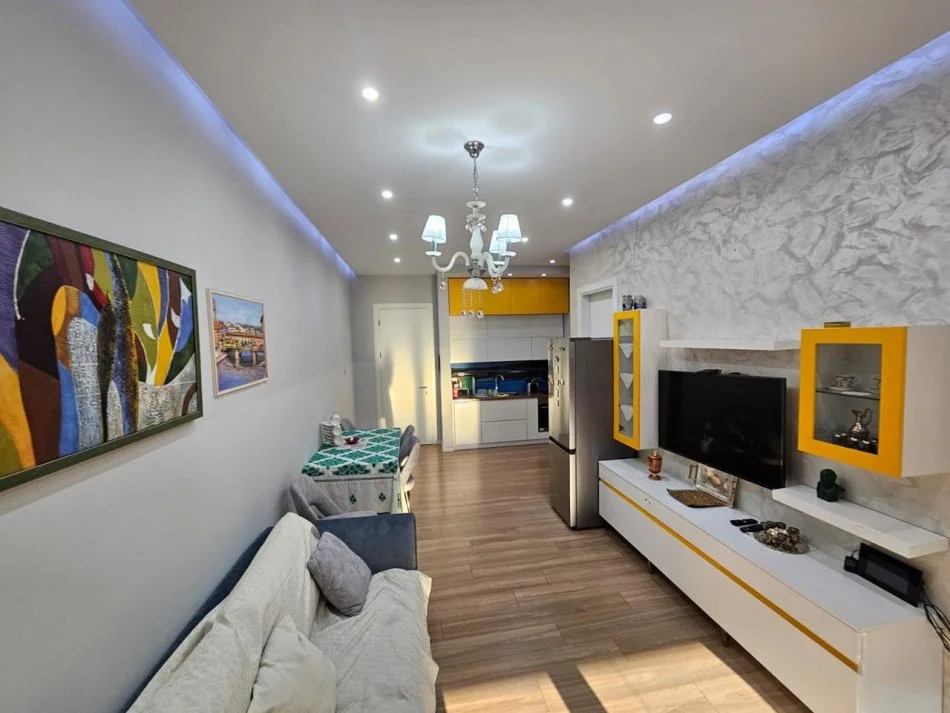 Tirane, jepet me qera apartament 1+1 Kati 3, 73 m² 800 € (RRuga e Kavajes)