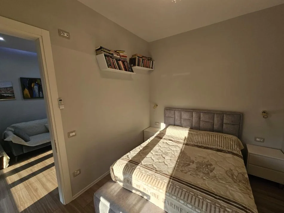 Tirane, jepet me qera apartament 1+1 Kati 3, 73 m² 800 € (RRuga e Kavajes)
